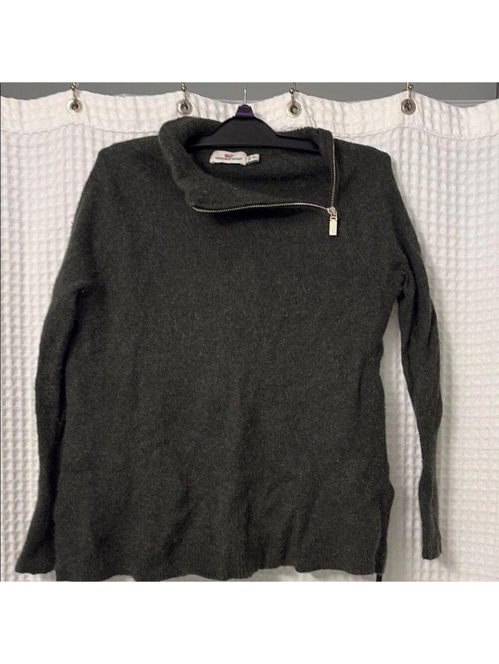 Vineyard Vines Women's Grey and Green Sweater